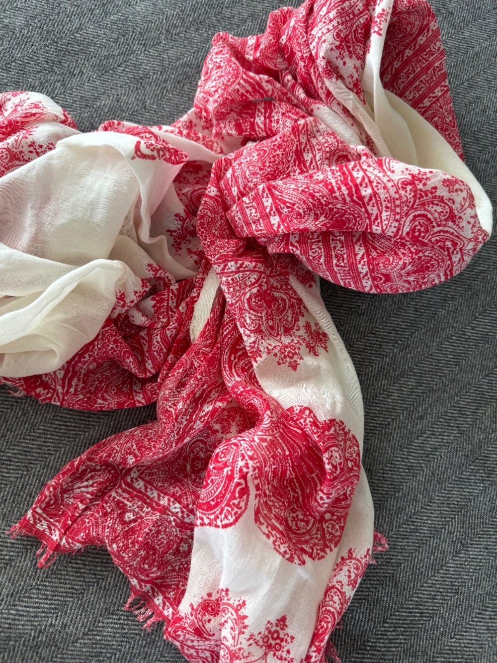 FABULOUS RED/WHITE PRINT SARONG/SCARF IN SUPER SOFT LIGHTWEIGHT COTTON